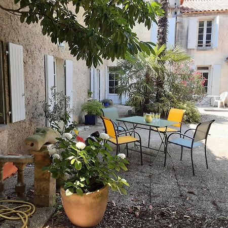 דירות Châteauneuf-sur-Charente Annexe Du Pont De La Charente מראה חיצוני תמונה
